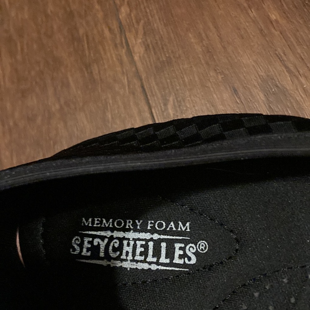 Black flats with memory foam insoles - Picture 2 of 2
